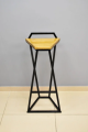 Silla bar minimalista. Madera barnizada natural. Resistente y de alta calidad. Patas fijas.