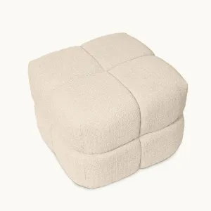 Puff acolchado y tapizado Brayden en color beige