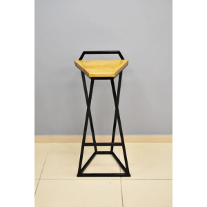 Silla bar minimalista. Madera barnizada natural. Resistente y de alta calidad. Patas fijas.