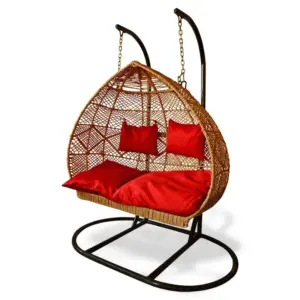 Silla Mecedora Colgante de Ratán tipo huevo para dos. Soporte metálico, 4 cojines. Resistente a la intemperie. Alto 1.95m alto x 1.30m ancho
