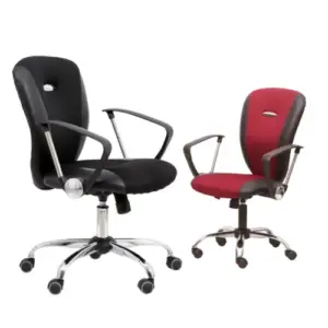 Silla ejecutiva GULLI giratoria para oficina. Asiento y respaldo acolchado. Reposabrazos y ruedas en las patas.
